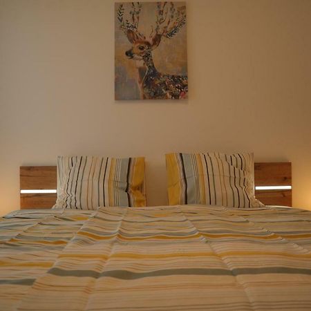 Holiday Apartman With Free Parking Дьєр Екстер'єр фото