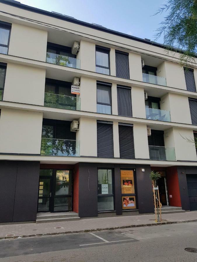 Holiday Apartman With Free Parking Дьєр Екстер'єр фото