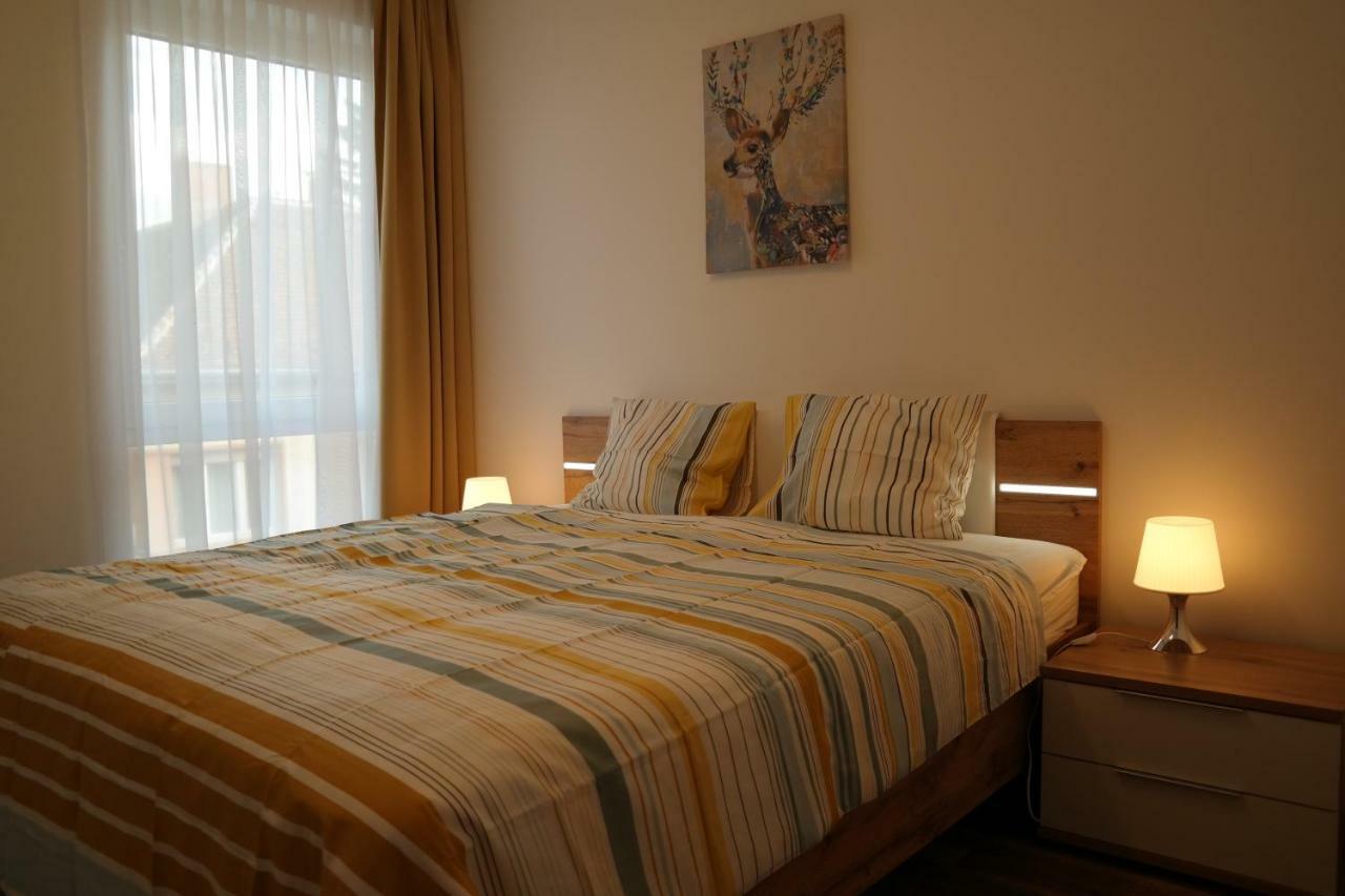 Holiday Apartman With Free Parking Дьєр Екстер'єр фото
