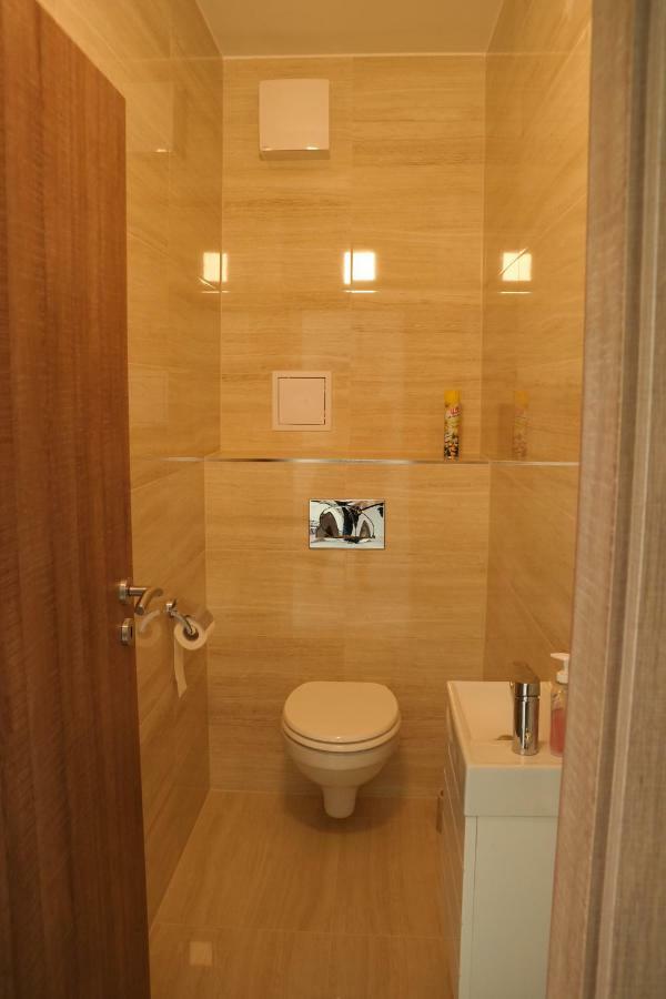 Holiday Apartman With Free Parking Дьєр Екстер'єр фото