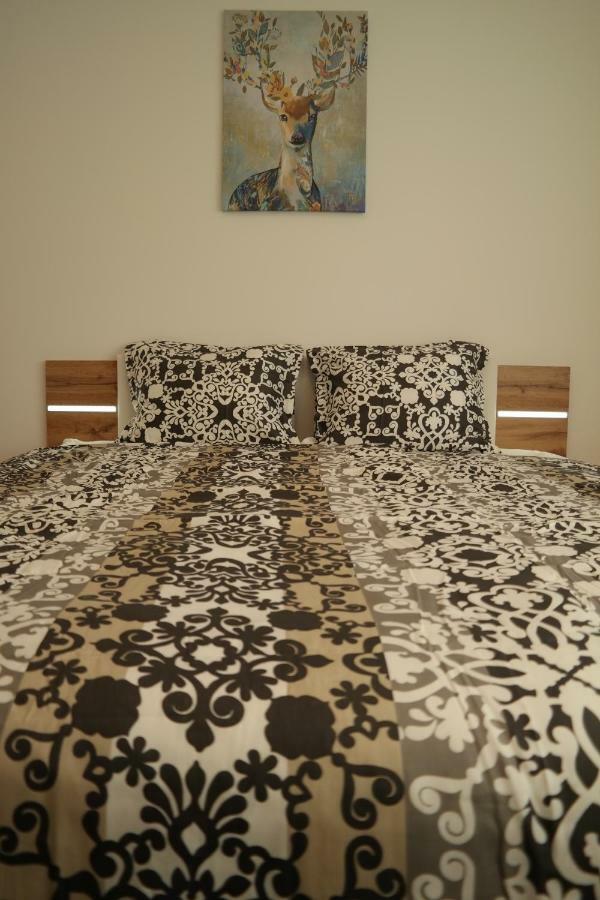 Holiday Apartman With Free Parking Дьєр Екстер'єр фото