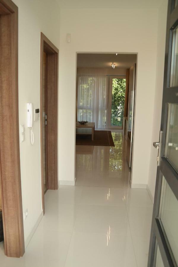 Holiday Apartman With Free Parking Дьєр Екстер'єр фото